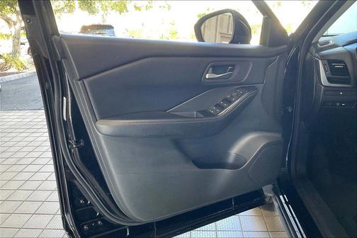 Super Black 2025 Nissan Rogue SV