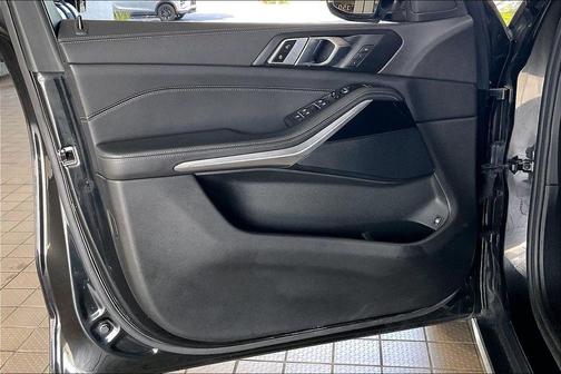 Black 2022 BMW X5 PHEV xDrive45e