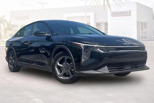 Aurora Black Pearl 2025 Kia K4 LXS