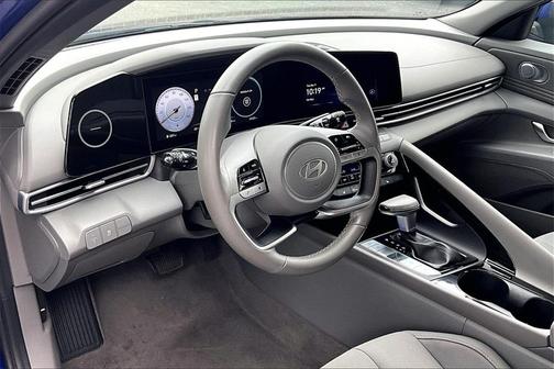 2025 Hyundai ELANTRA SEL