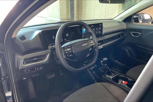 Aurora Black Pearl 2025 Kia K4 LXS