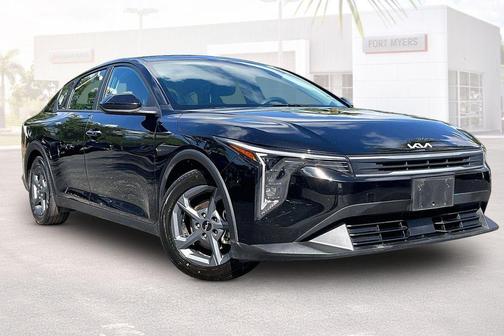 Aurora Black Pearl 2025 Kia K4 LXS