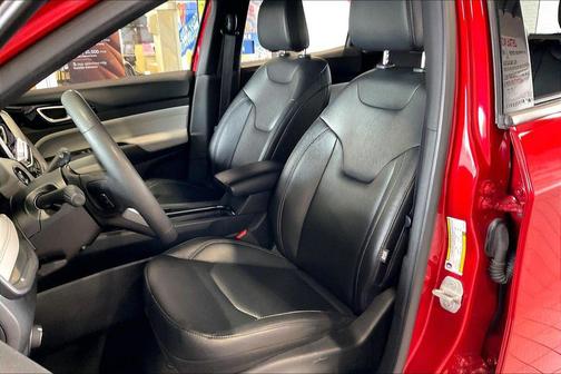 Red Hot Pearlcoat 2025 Jeep Compass Limited