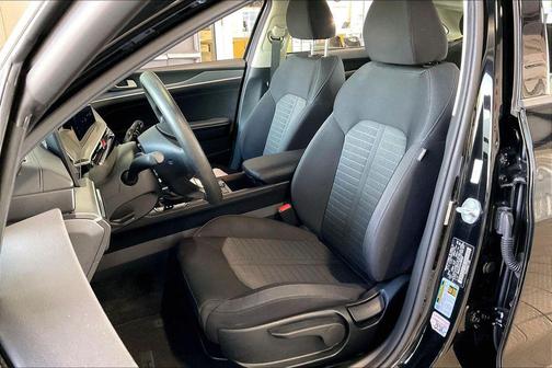Aurora Black Pearl 2025 Kia K5 LXS