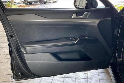Aurora Black Pearl 2025 Kia K5 LXS