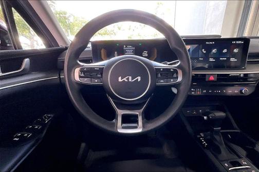 Aurora Black Pearl 2025 Kia K5 LXS
