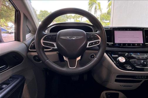 Brilliant Black Crystal Pearlcoat 2023 Chrysler Pacifica Hybrid Touring L