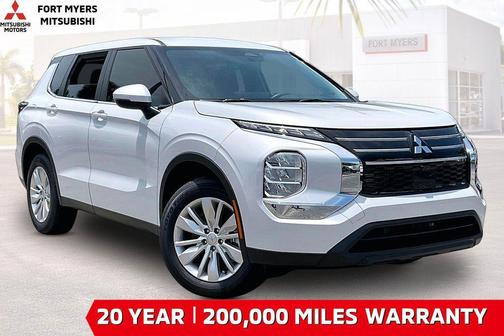 White Diamond 2026 Mitsubishi Outlander ES