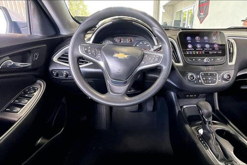 Summit White 2024 Chevrolet Malibu FWD 1LT