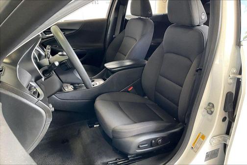 Summit White 2024 Chevrolet Malibu FWD 1LT