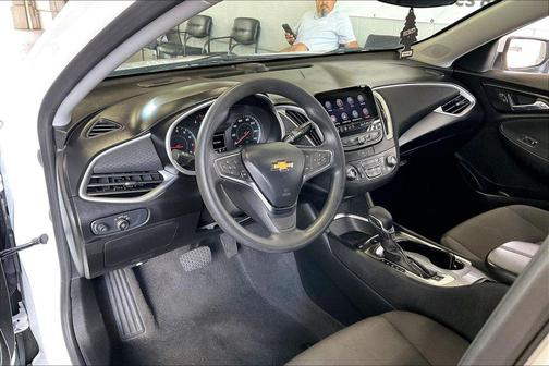 Summit White 2024 Chevrolet Malibu FWD 1LT