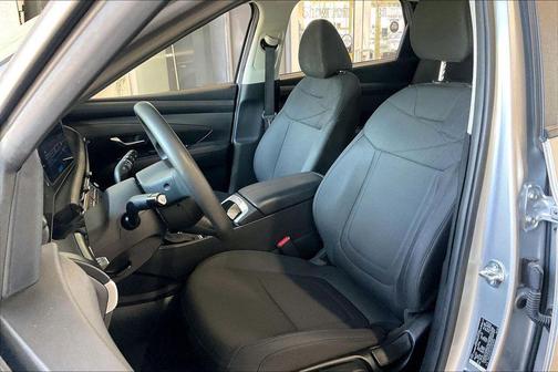 Shimmering Silver 2025 Hyundai TUCSON SE