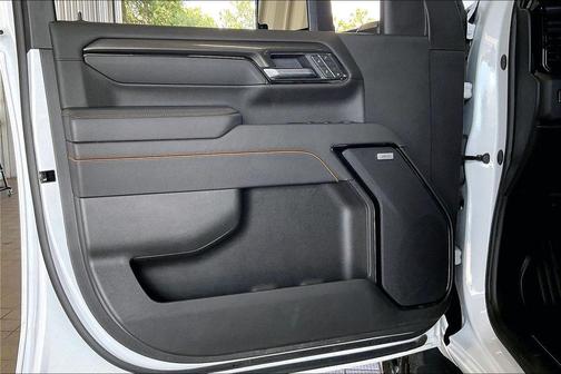 Summit White 2025 GMC Sierra 2500 AT4