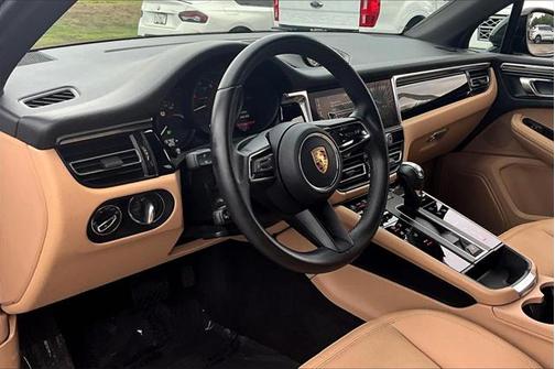 2023 Porsche Macan Base