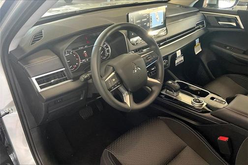 2025 Mitsubishi Outlander ES 2.5 S-AWC