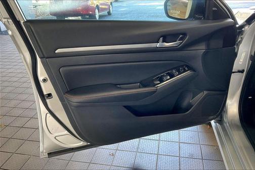 Brilliant Silver Metallic 2025 Nissan Altima SR FWD