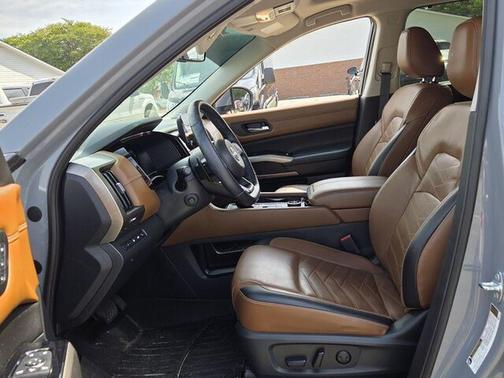 Boulder Gray Pearl 2023 Nissan Pathfinder Platinum 4WD