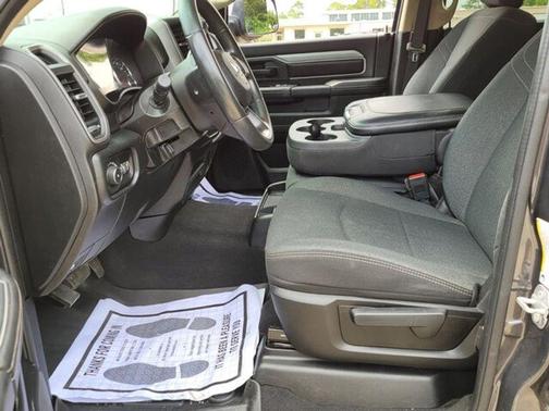2020 RAM 2500 Tradesman Crew Cab 4X4 6'4' Box