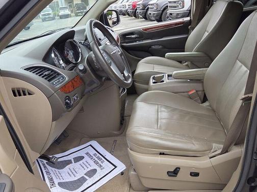 Brilliant Black Crystal Pearlcoat 2013 Chrysler Town & Country Touring