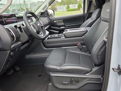Glacier Gray Metallic Tri-Coat 2026 Ford Expedition Platinum