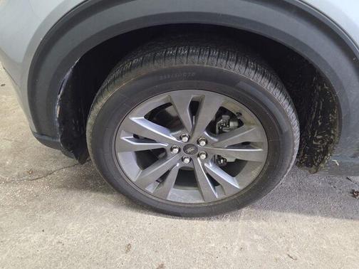 Iconic Silver Metallic 2022 Ford Explorer XLT