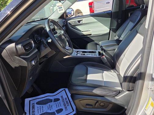 Iconic Silver Metallic 2022 Ford Explorer XLT