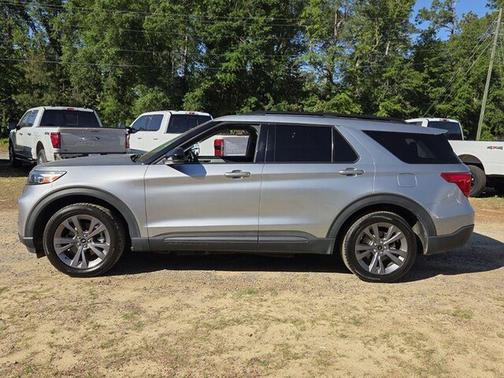 Iconic Silver Metallic 2022 Ford Explorer XLT