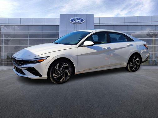 2025 Hyundai ELANTRA SEL