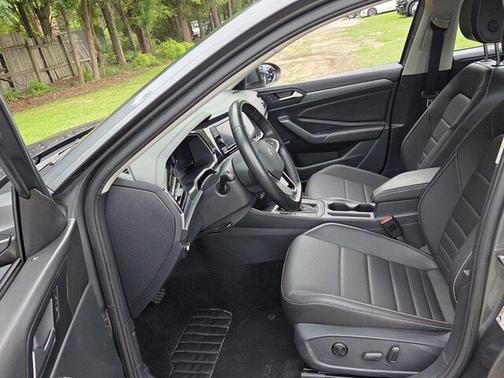 Platinum Gray Metallic 2024 Volkswagen Jetta 1.5T SE