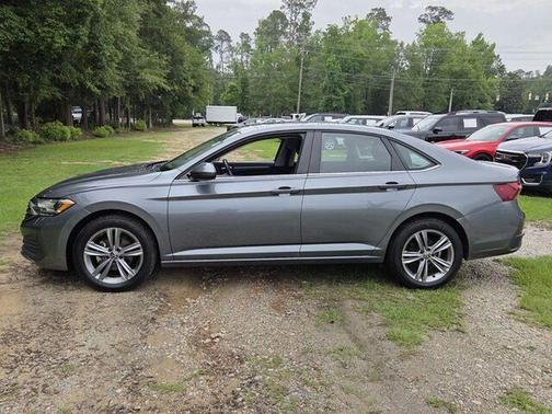 Platinum Gray Metallic 2024 Volkswagen Jetta 1.5T SE