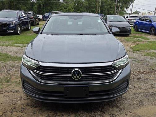 Platinum Gray Metallic 2024 Volkswagen Jetta 1.5T SE