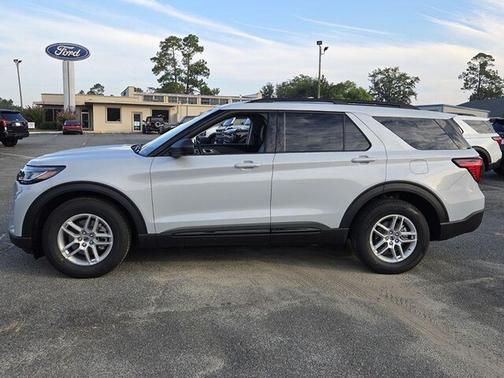 Space White Metallic 2026 Ford Explorer Active