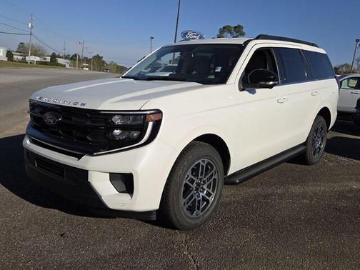 Star White Metallic Tri-Coat 2026 Ford Expedition Active