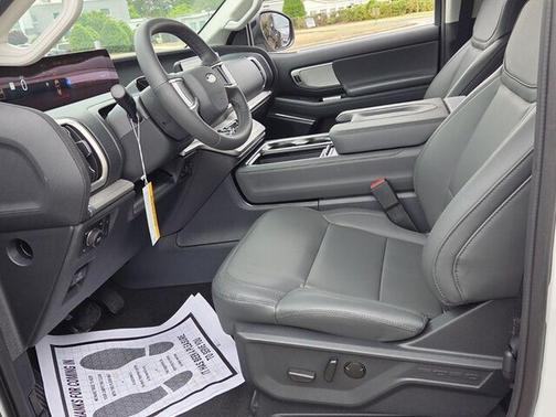 Oxford White 2026 Ford Expedition Active