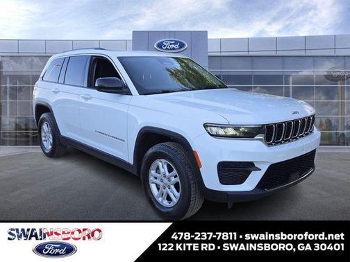 Bright White Clearcoat 2023 Jeep Grand Cherokee Laredo