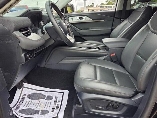 Agate Black Metallic 2025 Ford Explorer Active