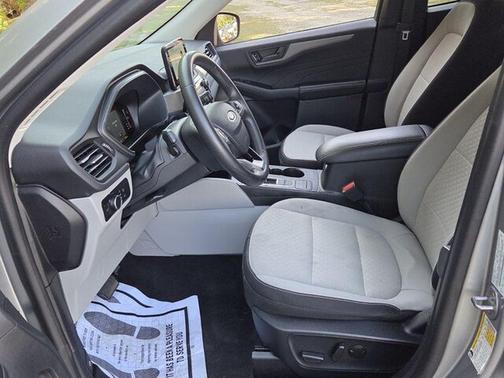 Iconic Silver Metallic 2024 Ford Escape Active