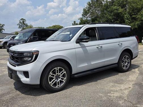 Space Silver Metallic 2025 Ford Expedition Active