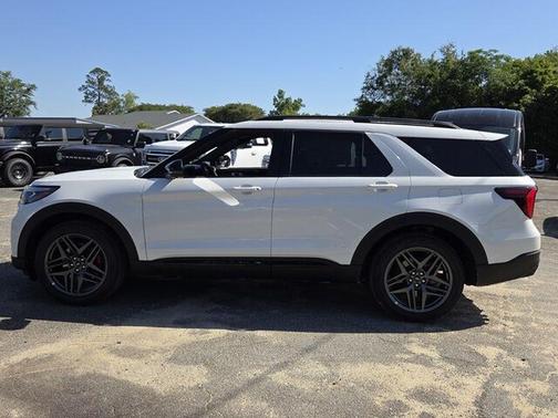 Star White Metallic Tri-Coat 2026 Ford Explorer ST