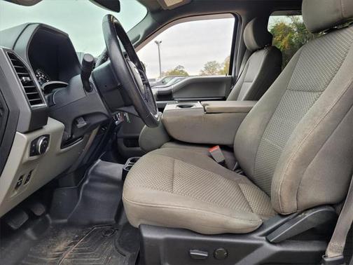 Oxford White 2019 Ford F-150 XLT