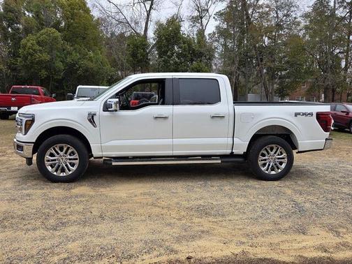 Star White Metallic Tri-Coat 2026 Ford F-150 Lariat