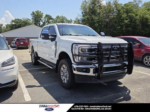 Oxford White 2023 Ford F-250 Lariat