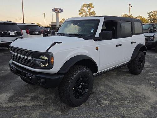 Oxford White 2026 Ford Bronco Badlands