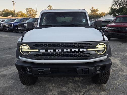 Oxford White 2026 Ford Bronco Badlands