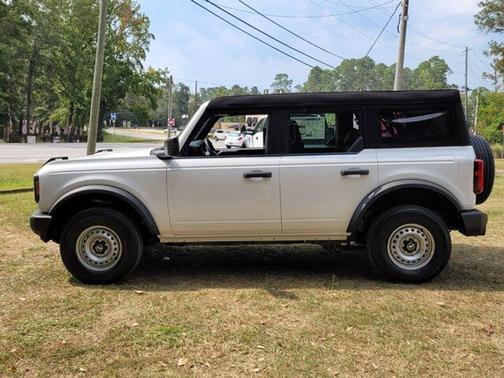 Oxford White 2025 Ford Bronco Base