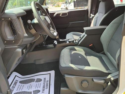 Oxford White 2025 Ford Bronco Base