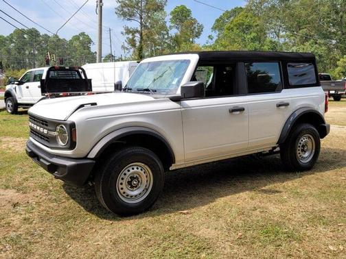 Oxford White 2025 Ford Bronco Base