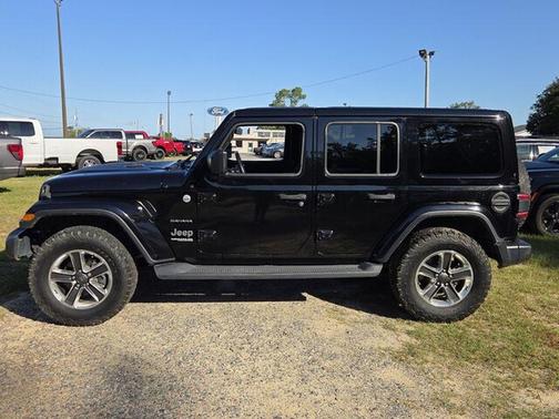 Black Clearcoat 2019 Jeep Wrangler Unlimited Sahara