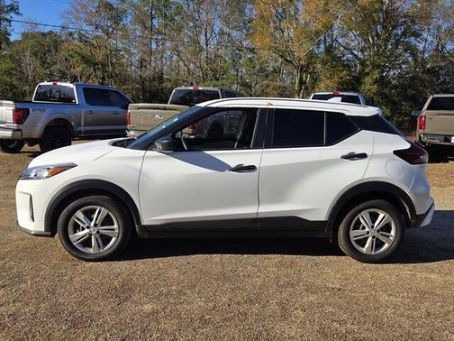 2023 Nissan Kicks S