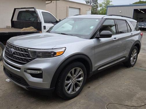 Iconic Silver Metallic 2022 Ford Explorer XLT